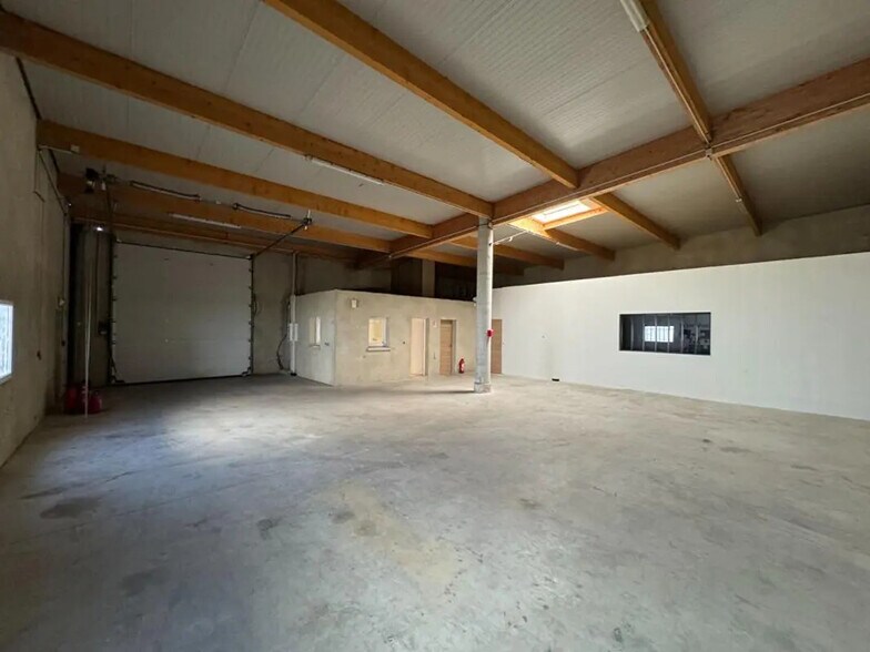 Local d’activités dans Norroy-le-Veneur à louer - Photo de l’immeuble – Image 2 sur 8