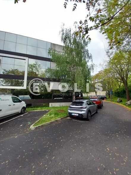 Bureau dans Châtillon à louer - Photo de l’immeuble – Image 1 sur 7