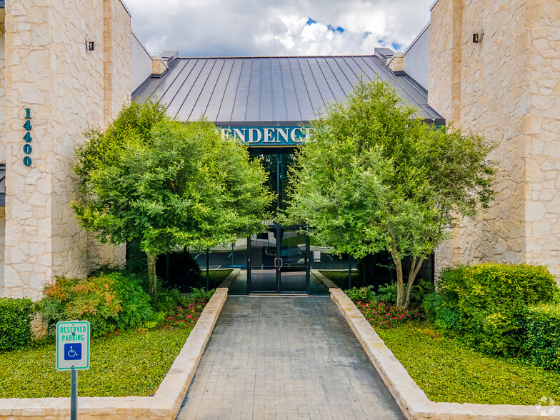 14400 Northbrook Dr., San Antonio, TX à louer - Photo de l’immeuble – Image 2 sur 10