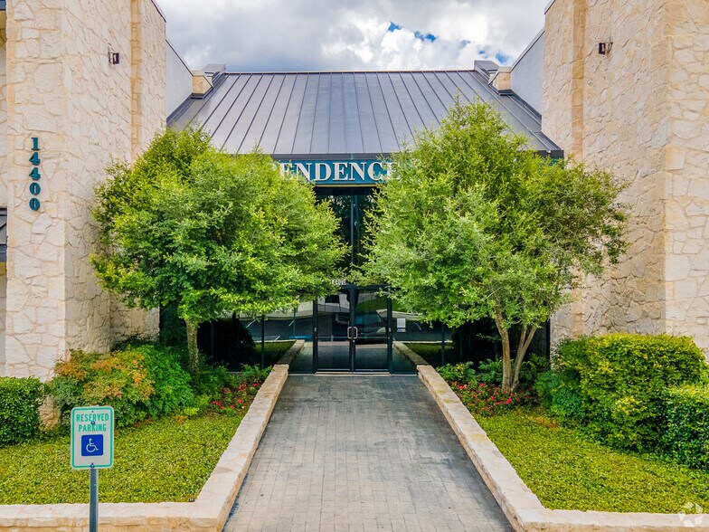 14400 Northbrook Dr., San Antonio, TX à louer - Photo de l’immeuble – Image 3 sur 16
