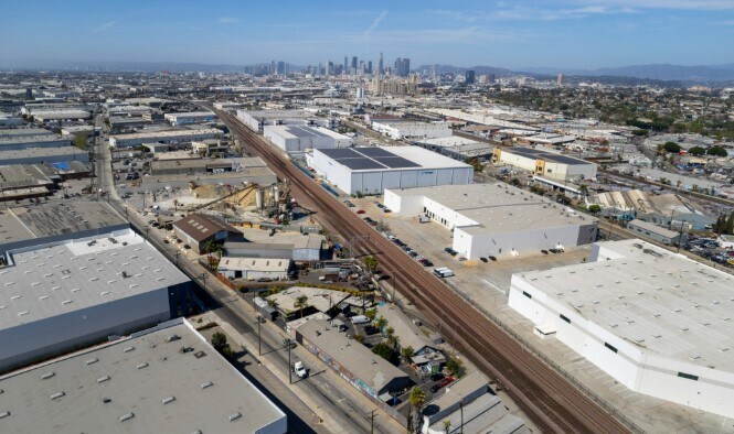 3461 E 26th St, Los Angeles, CA à louer - Photo de l’immeuble – Image 2 sur 16