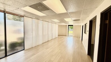27720 Avenue Scott, Valencia, CA à louer Photo intérieure– Image 1 sur 5
