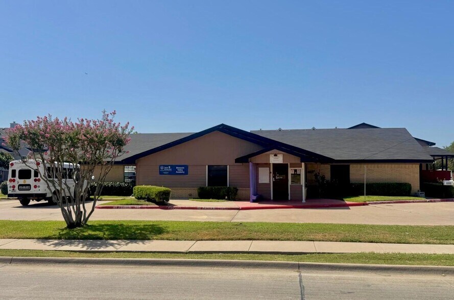 1252 College Pky, Lewisville, TX à vendre - Photo de l’immeuble – Image 1 sur 17