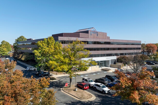 Plus de détails pour 381 Elden St, Herndon, VA - Bureau à vendre