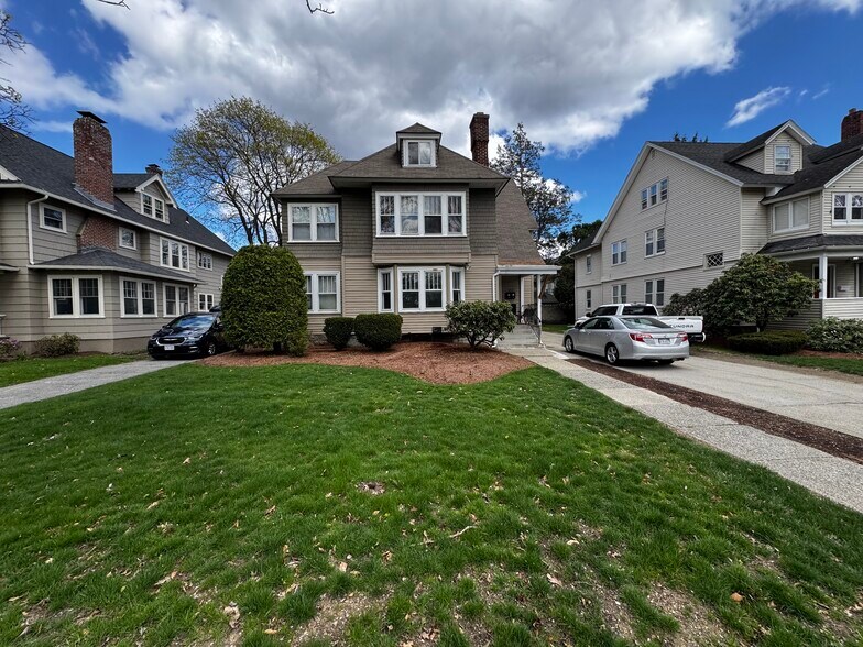152 Russell St, Worcester, MA à louer - Photo principale – Image 1 sur 10