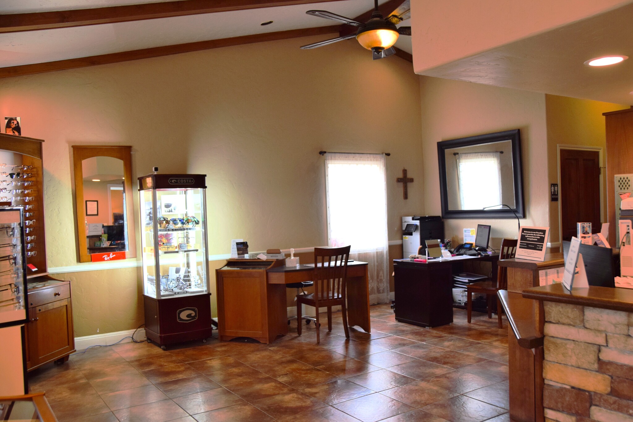 405 Paris St, Castroville, TX à louer Photo de l’immeuble– Image 1 sur 9