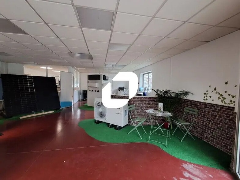 Local d’activités dans Cenon à louer - Photo de l’immeuble – Image 3 sur 8