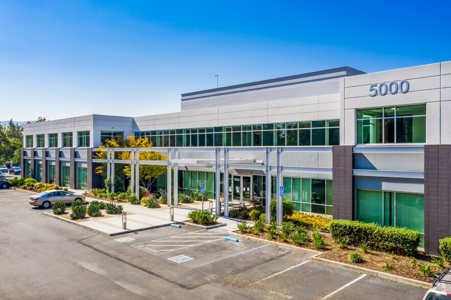 5000 Franklin Dr, Pleasanton, CA à louer - Photo de l’immeuble – Image 1 sur 5