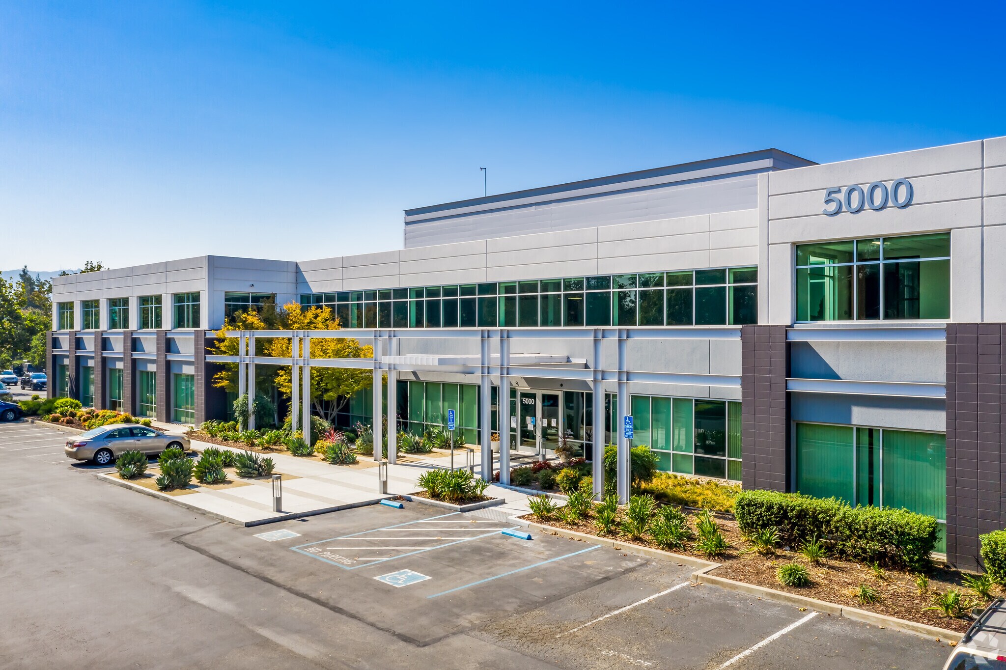 5000 Franklin Dr, Pleasanton, CA à louer Photo de l’immeuble– Image 1 sur 6