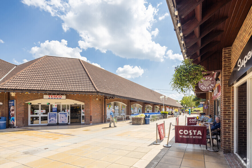 Chineham Centre, Chineham à louer - Photo principale – Image 1 sur 36