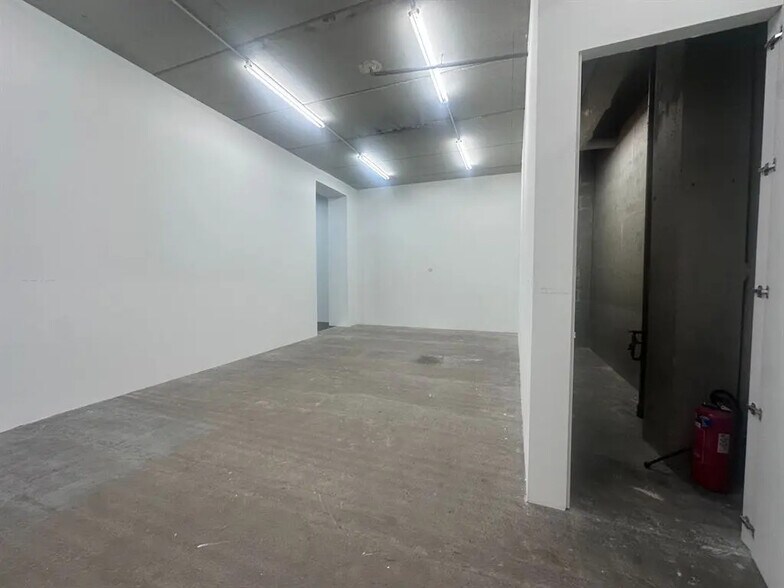 Local commercial dans Paris à louer - Photo intérieure – Image 3 sur 8