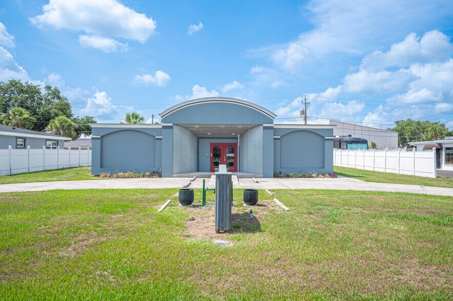 304 Doris Dr, Lakeland, FL à vendre - Photo de l’immeuble – Image 1 sur 24