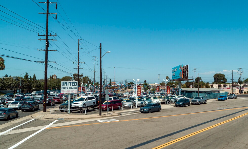 15022 Beach Blvd, Midway City, CA à louer - Photo de l’immeuble – Image 2 sur 7