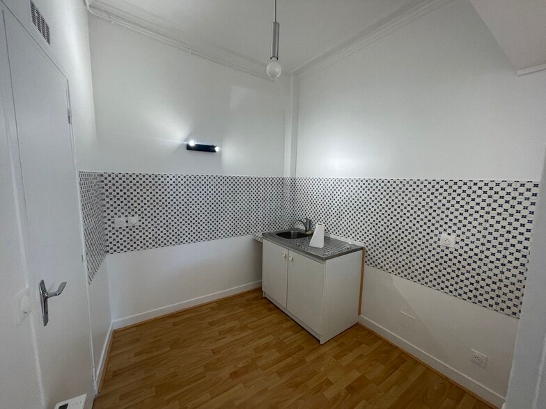 42 Rue Boulard, Paris à louer - Photo de l’immeuble – Image 3 sur 5