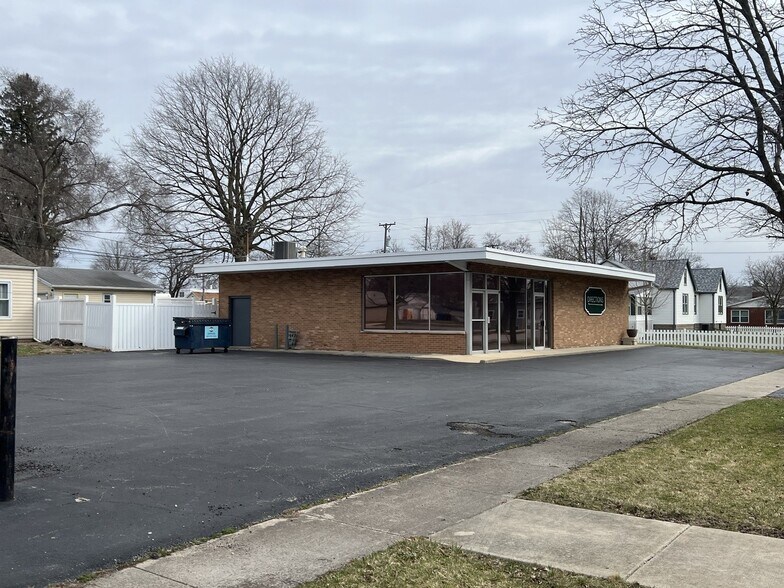 103 E 3rd St, Aroma Park, IL à vendre - Photo de l’immeuble – Image 2 sur 24