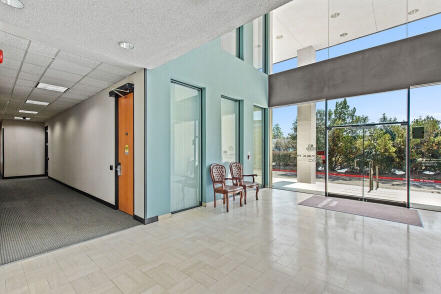 4141 N Sam Houston Pky E, Houston, TX à louer - Photo intérieure – Image 3 sur 9