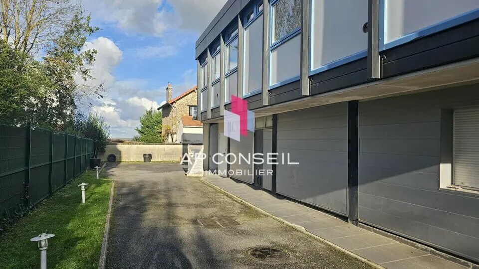 Bureau dans SAINT CYR L ECOLE à louer - Photo de l’immeuble – Image 1 sur 8