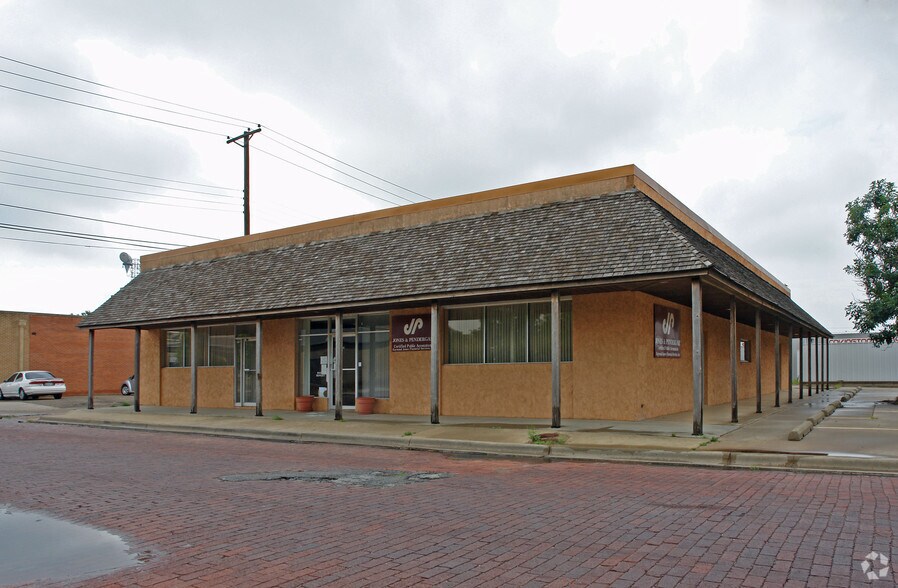 311-313 W 7th St, Plainview, TX à vendre - Photo principale – Image 1 sur 23