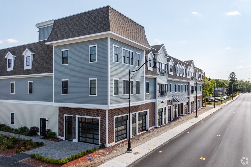 12 Pond St, Ashland, MA à louer - Photo de l’immeuble – Image 1 sur 9
