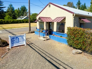 2213 E St, Washougal, WA à louer Photo de l’immeuble– Image 2 sur 2