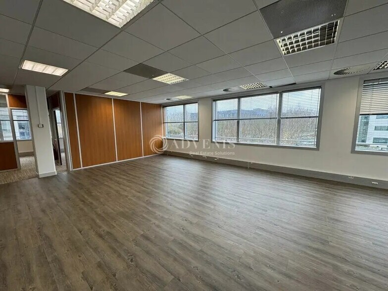 Bureau dans Villepinte à louer - Photo intérieure – Image 2 sur 8