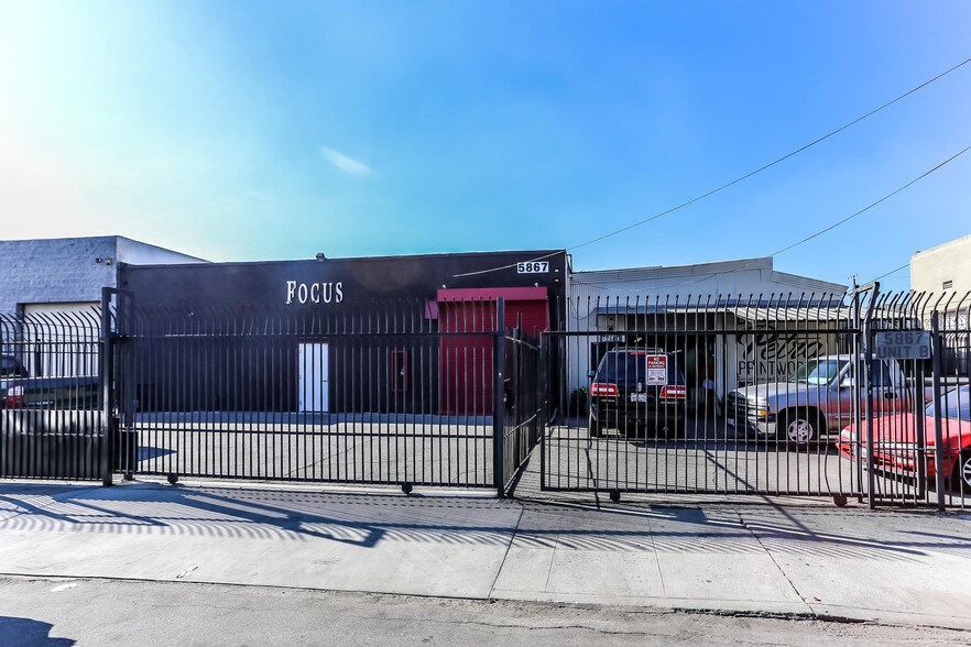 5867 Crocker St, Los Angeles, CA à vendre - Photo de l’immeuble – Image 1 sur 17