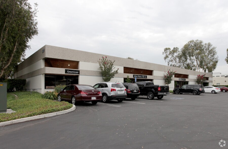 410 Princeland Ct, Corona, CA à louer - Photo principale – Image 3 sur 9