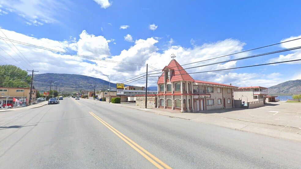 7106 Main St, Osoyoos, BC à vendre - Photo de l’immeuble – Image 1 sur 4