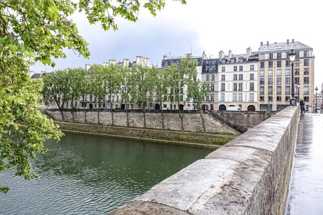 Plus de détails pour Local commercial à vendre
