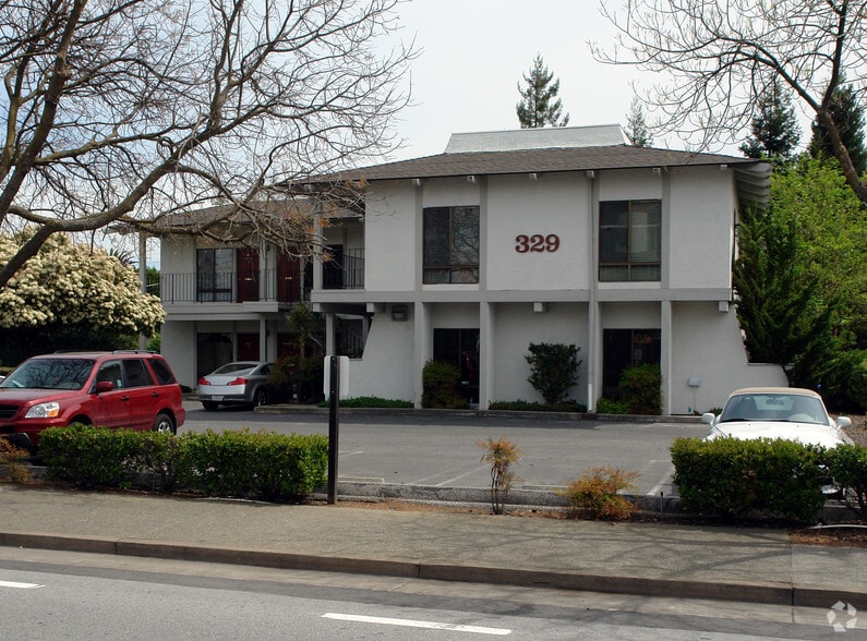 329 S San Antonio Rd, Los Altos, CA à louer - Photo de l’immeuble – Image 2 sur 24