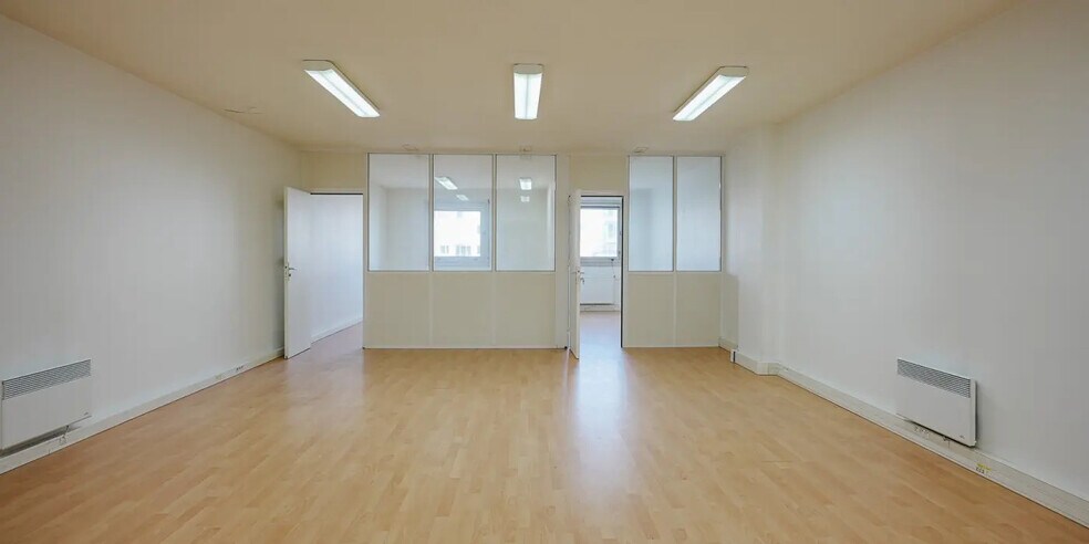 Bureau dans Saint-Ouen-Sur-Seine à louer - Photo de l’immeuble – Image 1 sur 12