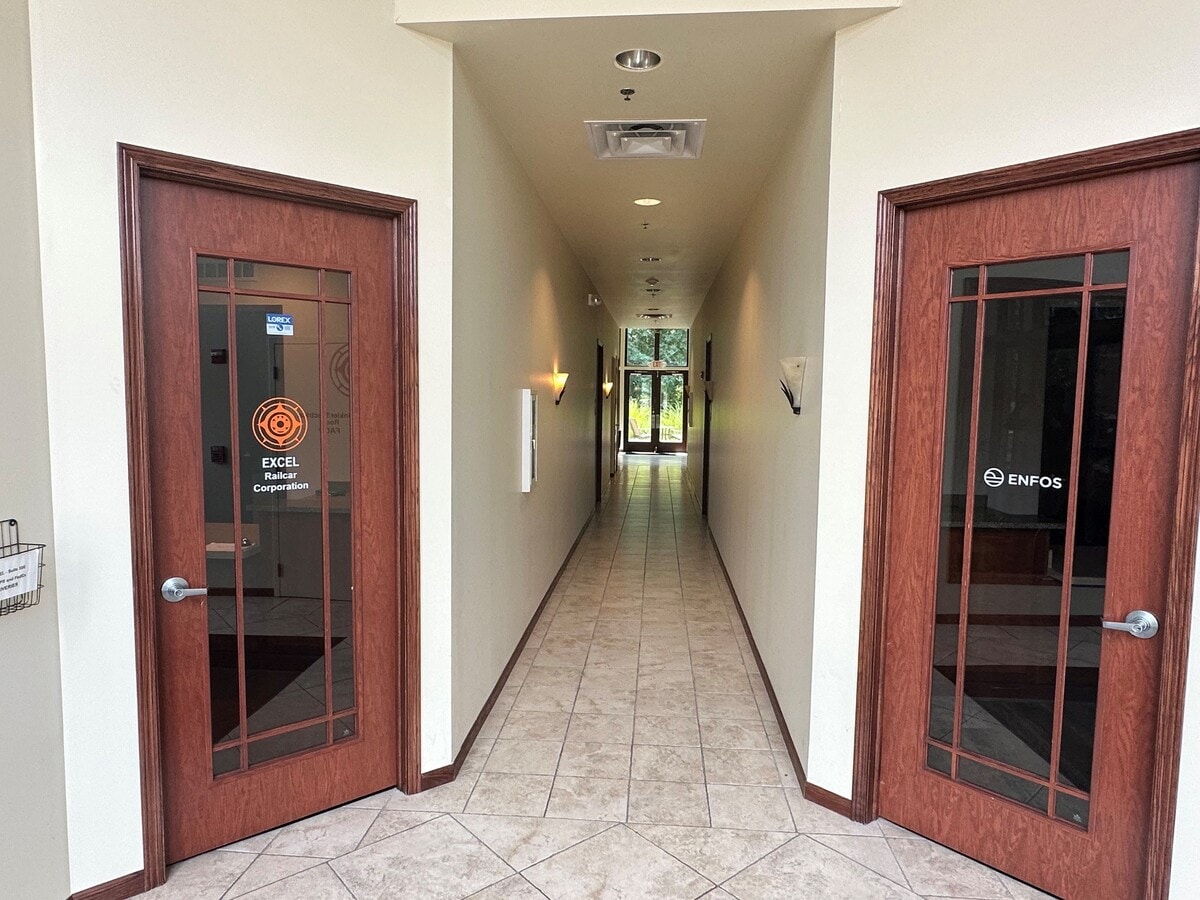 28367 Davis Pky, Warrenville, IL 60555 - Lot 300 - 301 -  - Photo intérieure - Image 1 of 9