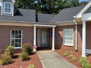 220 Baker Rd, High Point, NC à louer Photo de l’immeuble– Image 1 sur 8