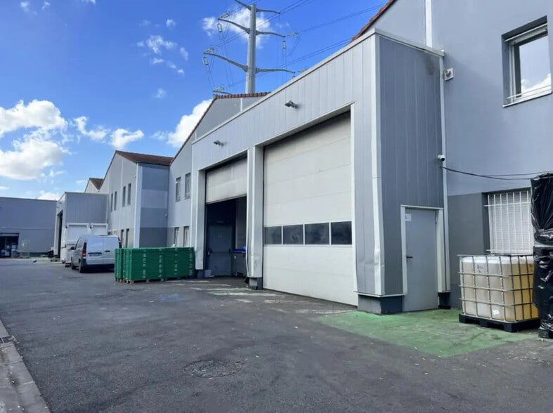 Local d’activités dans Chevilly-Larue à louer - Photo de l’immeuble – Image 3 sur 6