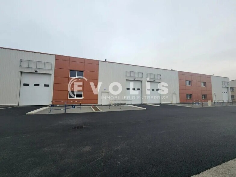 2 Rue Augustin Fresnel, Chassieu à louer - Photo de l’immeuble – Image 3 sur 20