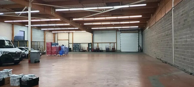 Plus de détails pour Local d'activités à louer