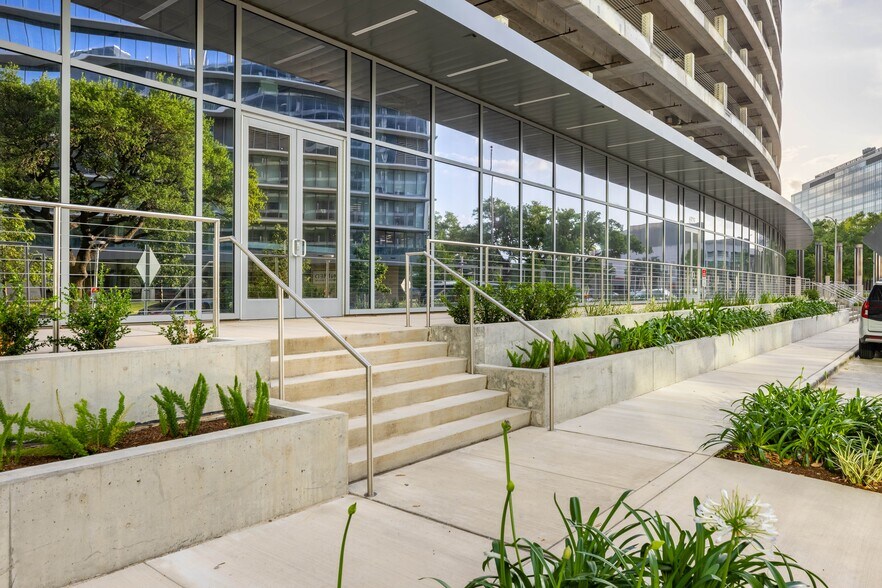 6919 Main St, Houston, TX à louer - Photo de l’immeuble – Image 2 sur 5