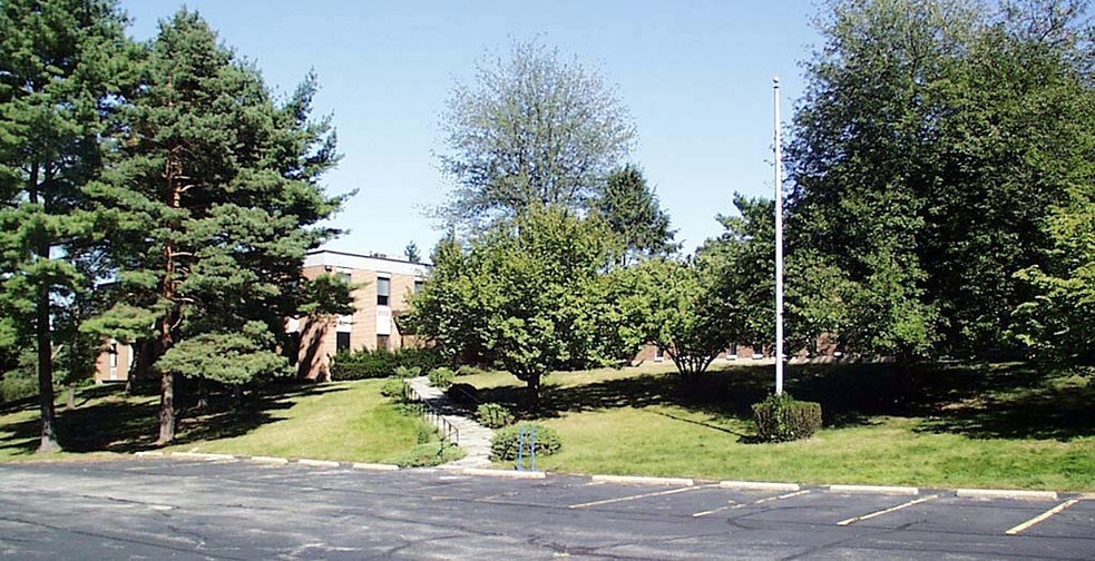 320 Old Briarcliff Rd, Briarcliff Manor Village, NY à vendre - Photo principale – Image 1 sur 2