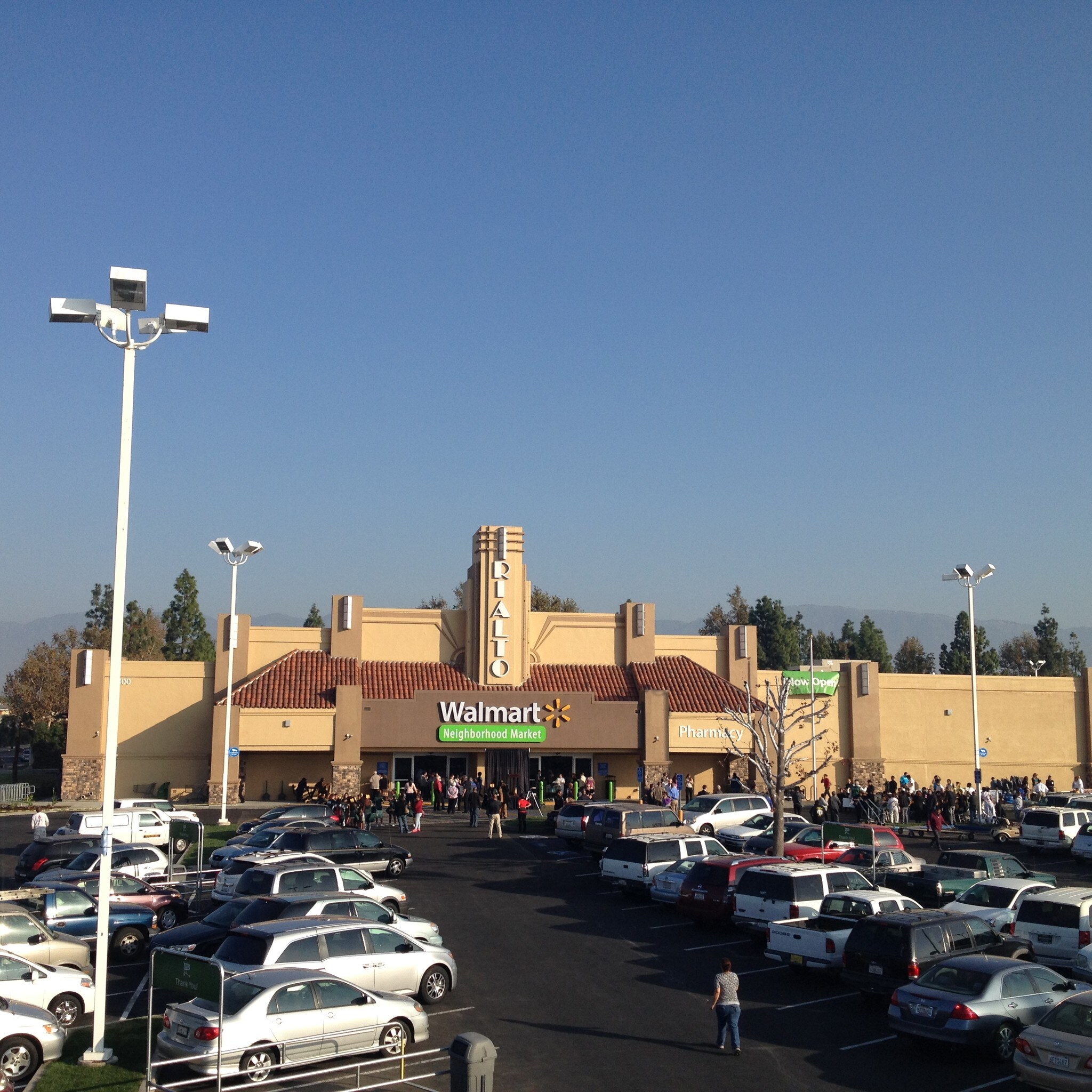 128-300 W Base Line Rd, Rialto, CA à louer Photo de l’immeuble– Image 1 sur 8