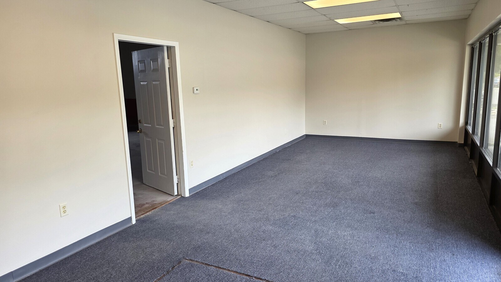 122 Spring St, Southington, CT 06489 - Lot B5 - - Photo intérieure - Image 1 of 3