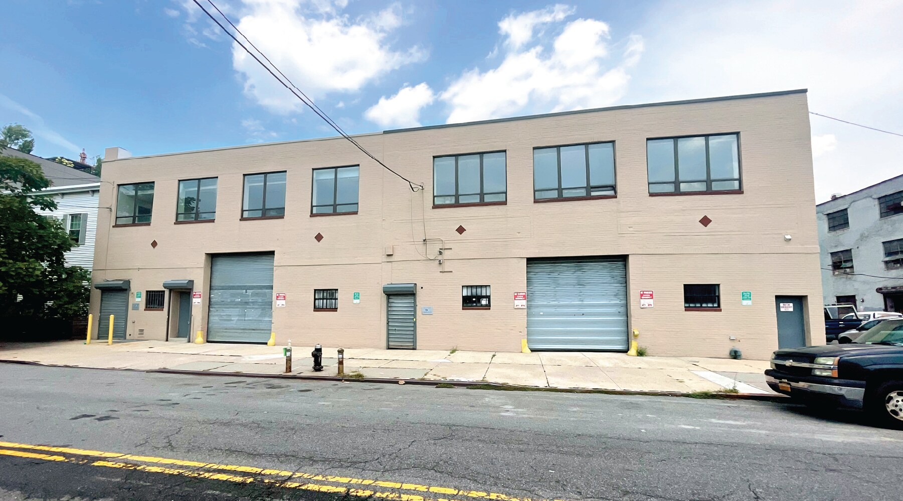 9-11-9-17 43rd Ave, Long Island, Long Island City, NY à louer Photo de l’immeuble– Image 1 sur 8