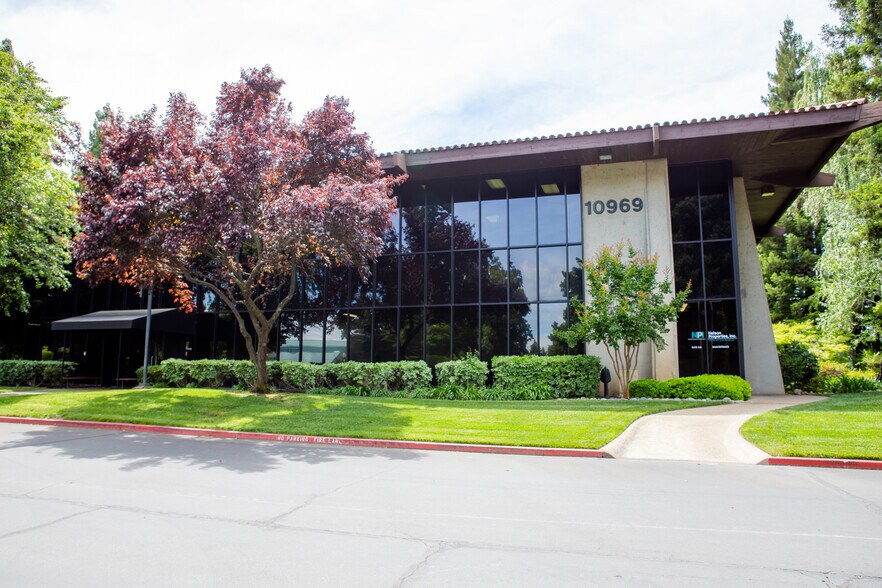10969 Trade Center Dr, Rancho Cordova, CA à louer - Photo de l’immeuble – Image 2 sur 6