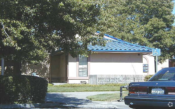 1456 Professional Dr, Petaluma, CA à louer - Photo de l’immeuble – Image 3 sur 8
