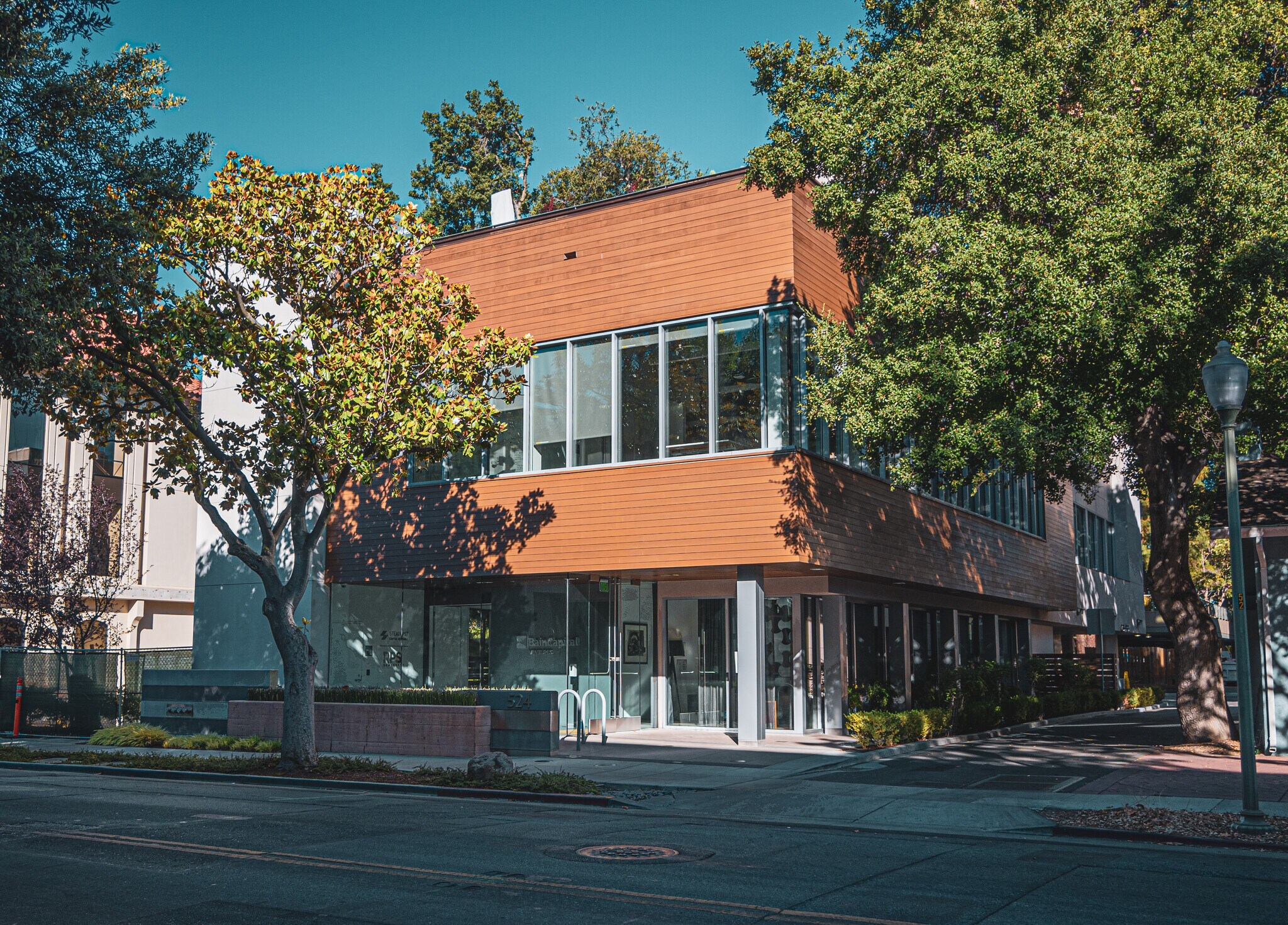 524 Hamilton Ave, Palo Alto, CA à louer Photo de l’immeuble– Image 1 sur 7