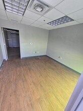 6075 De Zavala Rd, San Antonio, TX à louer Photo intérieure– Image 2 sur 3