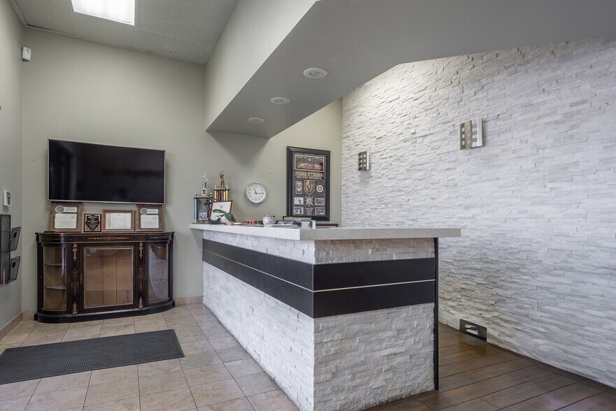4427 E Sunset Rd, Henderson, NV à louer - Photo intérieure – Image 3 sur 11