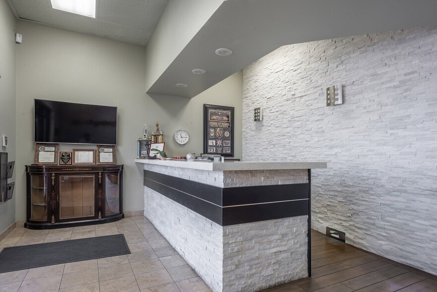 4427 E Sunset Rd, Henderson, NV à louer - Photo intérieure – Image 3 sur 11