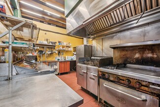 Plus de détails pour 502 Cavitt Ave, Trafford, PA - Local commercial à vendre