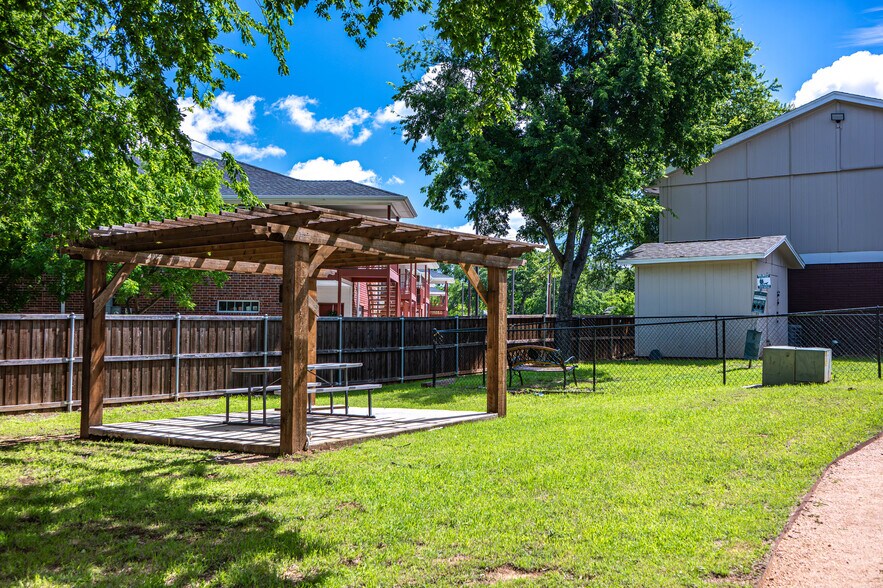 1226-1232 Avenue A, Denton, TX à vendre - Photo de l’immeuble – Image 3 sur 23