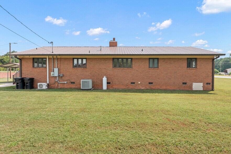 128 Killian Farm Rd, Stanley, NC à louer - Photo de l’immeuble – Image 2 sur 56